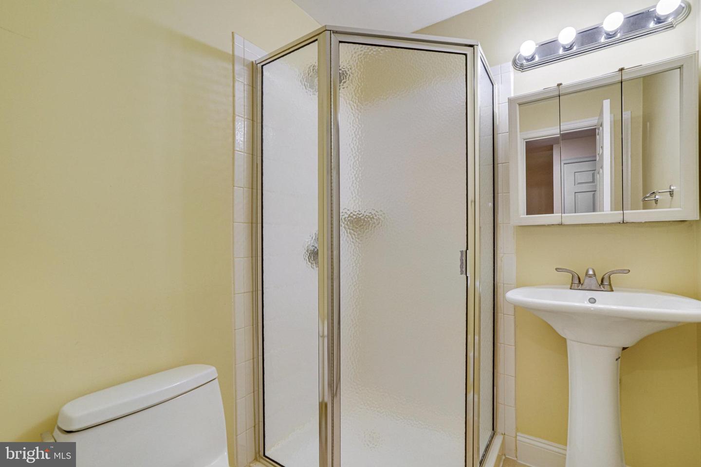 5941 POWELLS LANDING RD, BURKE, Virginia 22015, 3 Bedrooms Bedrooms, ,3 BathroomsBathrooms,Residential,For sale,5941 POWELLS LANDING RD,VAFX2240808 MLS # VAFX2240808