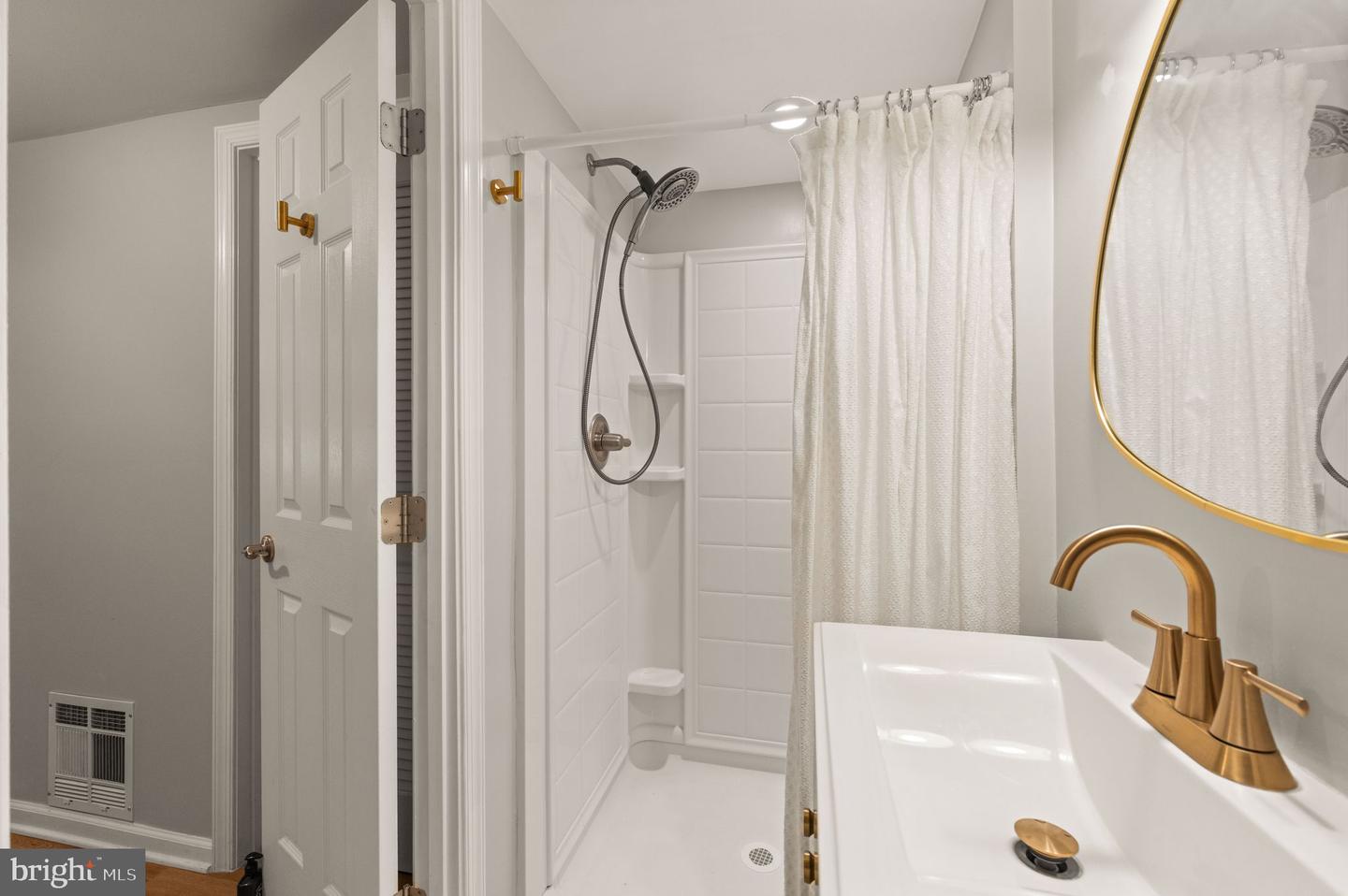 1535 PARK GLEN CT, RESTON, Virginia 20190, 4 Bedrooms Bedrooms, ,3 BathroomsBathrooms,Residential,For sale,1535 PARK GLEN CT,VAFX2240818 MLS # VAFX2240818