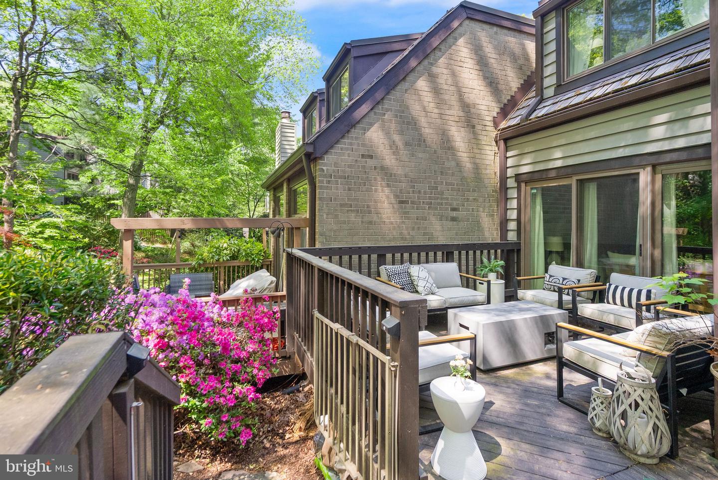 1535 PARK GLEN CT, RESTON, Virginia 20190, 4 Bedrooms Bedrooms, ,3 BathroomsBathrooms,Residential,For sale,1535 PARK GLEN CT,VAFX2240818 MLS # VAFX2240818