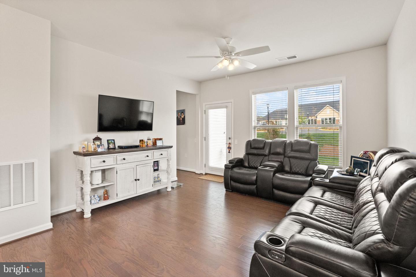 16136 PINK POPPY WAY, HAYMARKET, Virginia 20169, 2 Bedrooms Bedrooms, ,2 BathroomsBathrooms,Residential,For sale,16136 PINK POPPY WAY,VAPW2094598 MLS # VAPW2094598