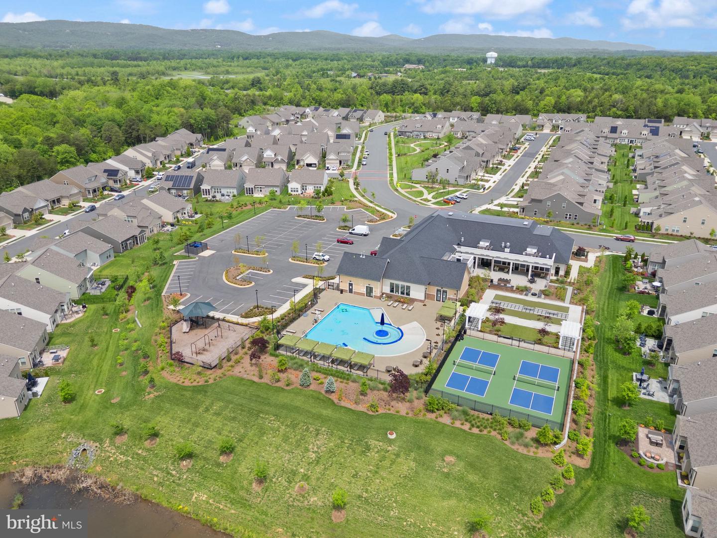 16136 PINK POPPY WAY, HAYMARKET, Virginia 20169, 2 Bedrooms Bedrooms, ,2 BathroomsBathrooms,Residential,For sale,16136 PINK POPPY WAY,VAPW2094598 MLS # VAPW2094598