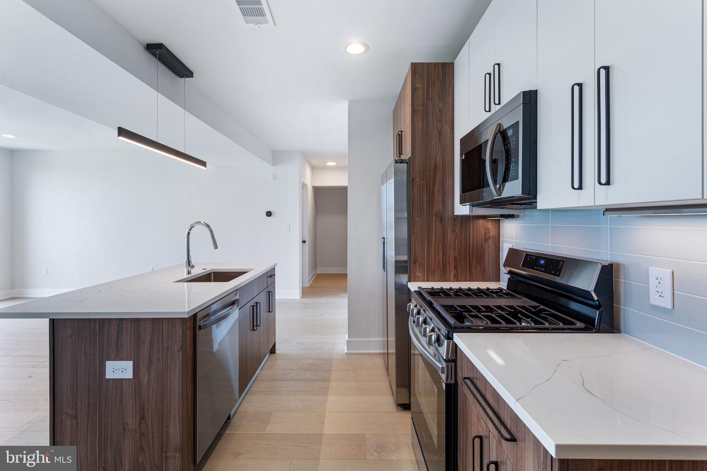 845 19TH ST NE #PH-12, WASHINGTON, District Of Columbia 20002, 2 Bedrooms Bedrooms, ,2 BathroomsBathrooms,Residential,For sale,845 19TH ST NE #PH-12,DCDC2200654 MLS # DCDC2200654