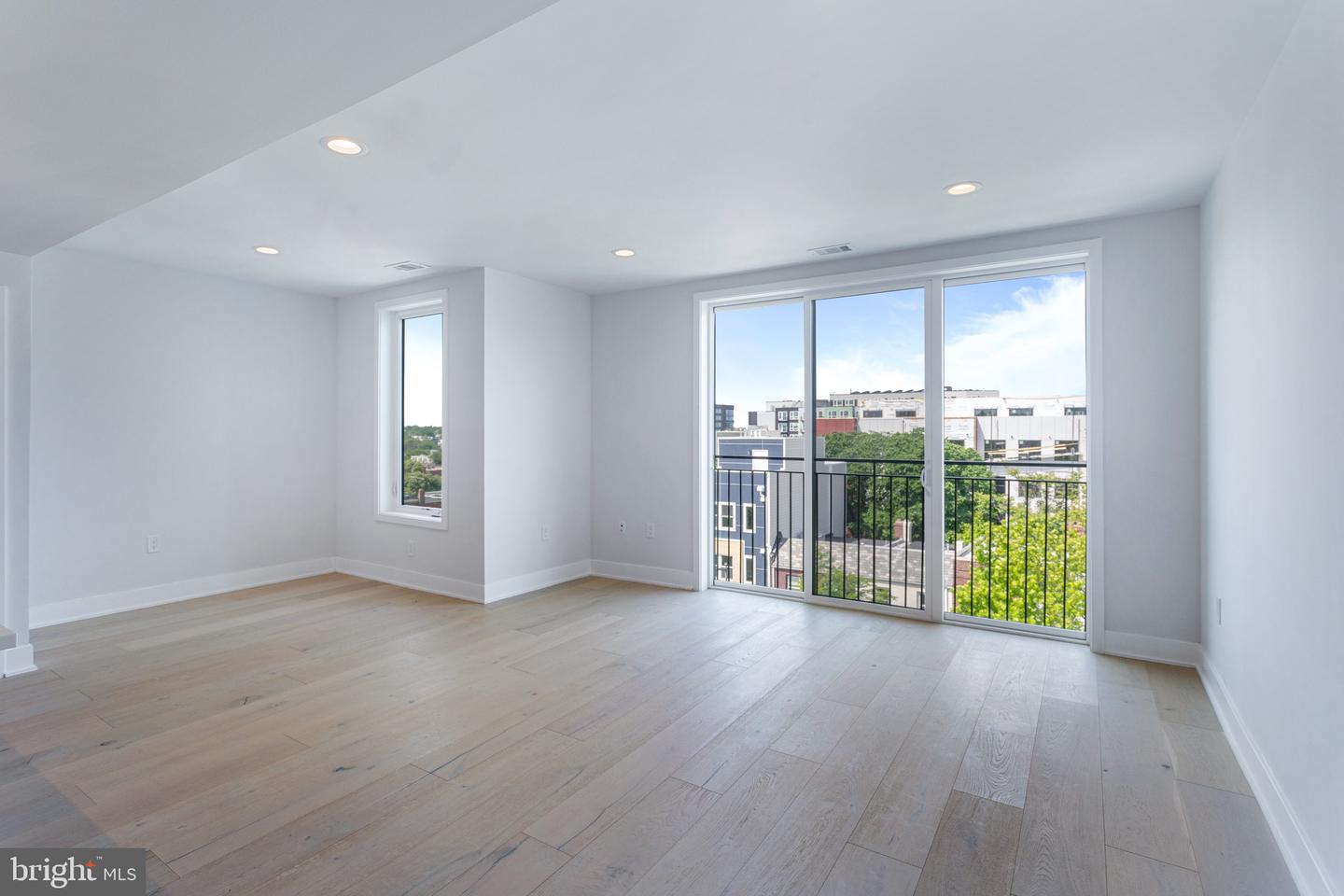 845 19TH ST NE #PH-12, WASHINGTON, District Of Columbia 20002, 2 Bedrooms Bedrooms, ,2 BathroomsBathrooms,Residential,For sale,845 19TH ST NE #PH-12,DCDC2200654 MLS # DCDC2200654