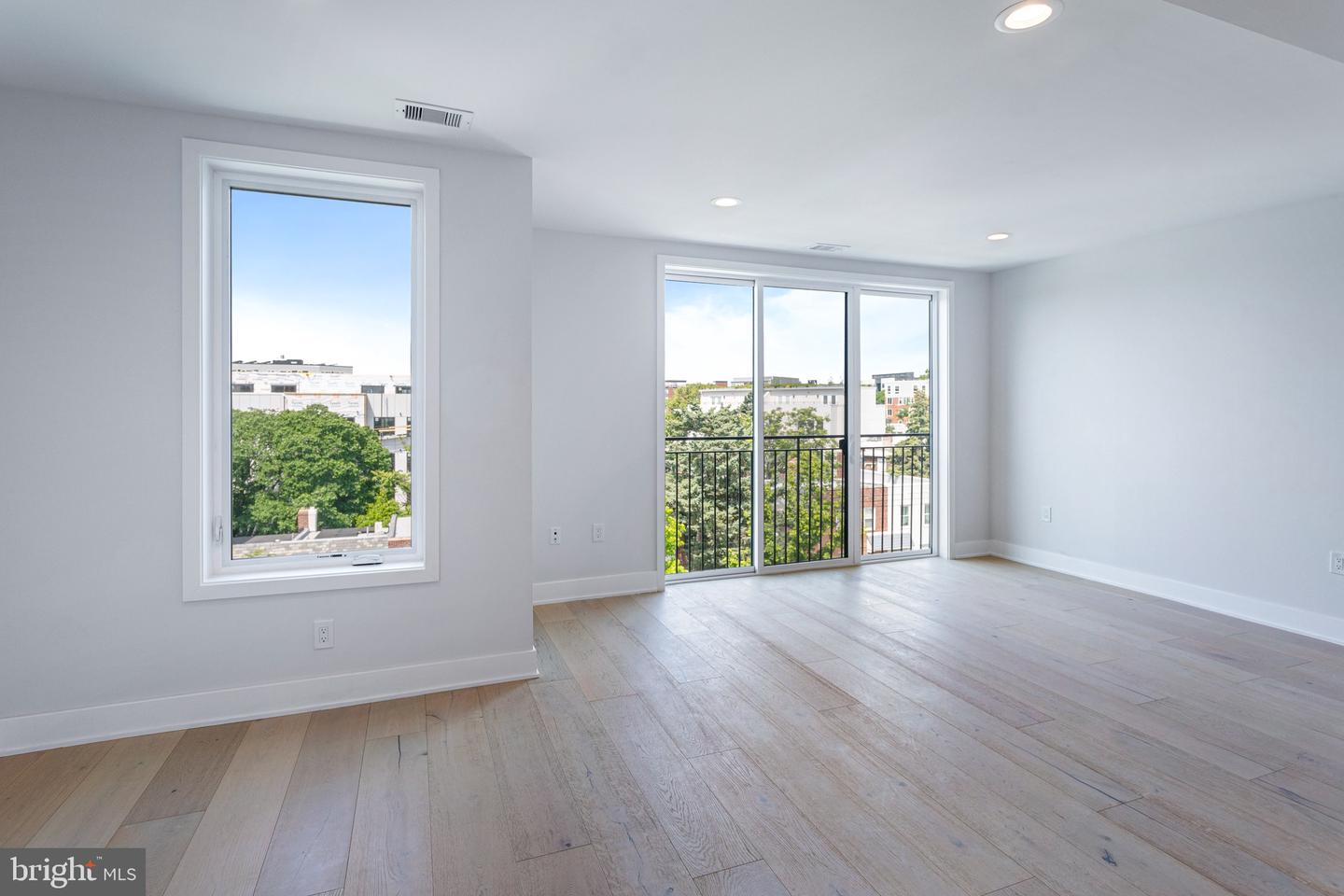 845 19TH ST NE #PH-12, WASHINGTON, District Of Columbia 20002, 2 Bedrooms Bedrooms, ,2 BathroomsBathrooms,Residential,For sale,845 19TH ST NE #PH-12,DCDC2200654 MLS # DCDC2200654