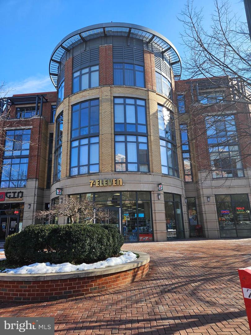 520 JOHN CARLYLE ST #310, ALEXANDRIA, Virginia 22314, 1 Bedroom Bedrooms, ,1 BathroomBathrooms,Residential,For sale,520 JOHN CARLYLE ST #310,VAAX2045364 MLS # VAAX2045364