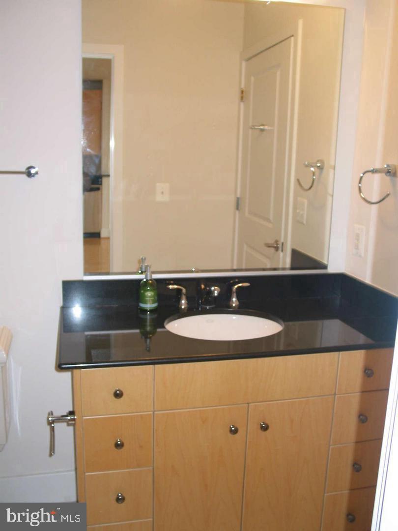520 JOHN CARLYLE ST #310, ALEXANDRIA, Virginia 22314, 1 Bedroom Bedrooms, ,1 BathroomBathrooms,Residential,For sale,520 JOHN CARLYLE ST #310,VAAX2045364 MLS # VAAX2045364