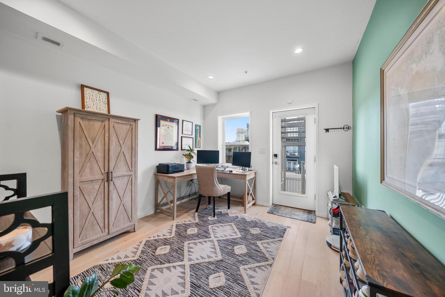 731 FAIRMONT ST NW #2, WASHINGTON, District Of Columbia 20001, 3 Bedrooms Bedrooms, 5 Rooms Rooms,3 BathroomsBathrooms,Residential,For sale,731 FAIRMONT ST NW #2,DCDC2200780 MLS # DCDC2200780