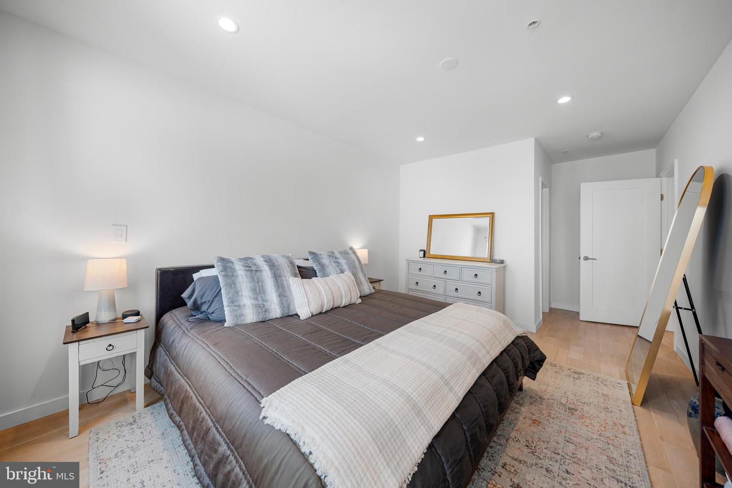 731 FAIRMONT ST NW #2, WASHINGTON, District Of Columbia 20001, 3 Bedrooms Bedrooms, 5 Rooms Rooms,3 BathroomsBathrooms,Residential,For sale,731 FAIRMONT ST NW #2,DCDC2200780 MLS # DCDC2200780