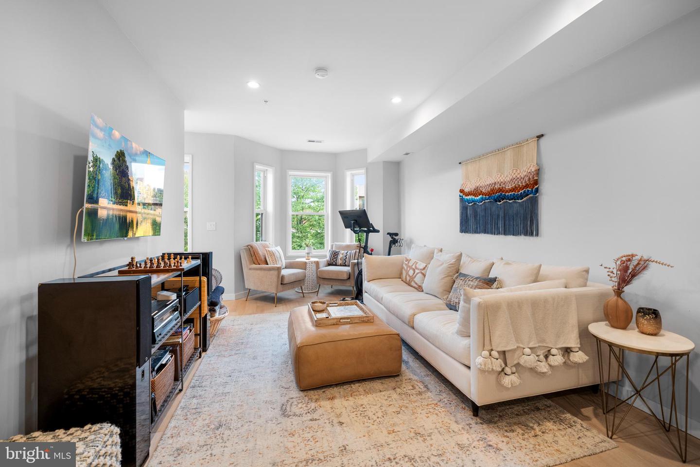 731 FAIRMONT ST NW #2, WASHINGTON, District Of Columbia 20001, 3 Bedrooms Bedrooms, 5 Rooms Rooms,3 BathroomsBathrooms,Residential,For sale,731 FAIRMONT ST NW #2,DCDC2200780 MLS # DCDC2200780