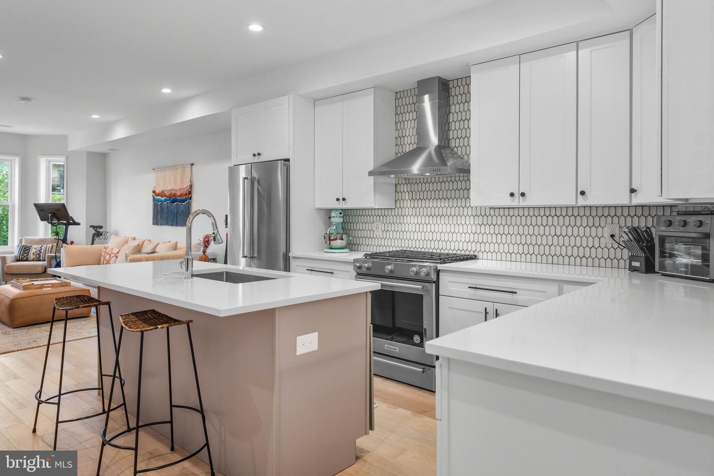 731 FAIRMONT ST NW #2, WASHINGTON, District Of Columbia 20001, 3 Bedrooms Bedrooms, 5 Rooms Rooms,3 BathroomsBathrooms,Residential,For sale,731 FAIRMONT ST NW #2,DCDC2200780 MLS # DCDC2200780