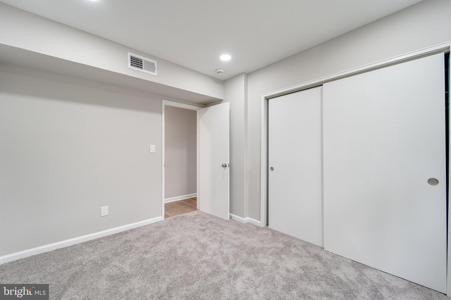 51 SKYHILL RD #202, ALEXANDRIA, Virginia 22314, 3 Bedrooms Bedrooms, ,2 BathroomsBathrooms,Residential,For sale,51 SKYHILL RD #202,VAAX2045374 MLS # VAAX2045374