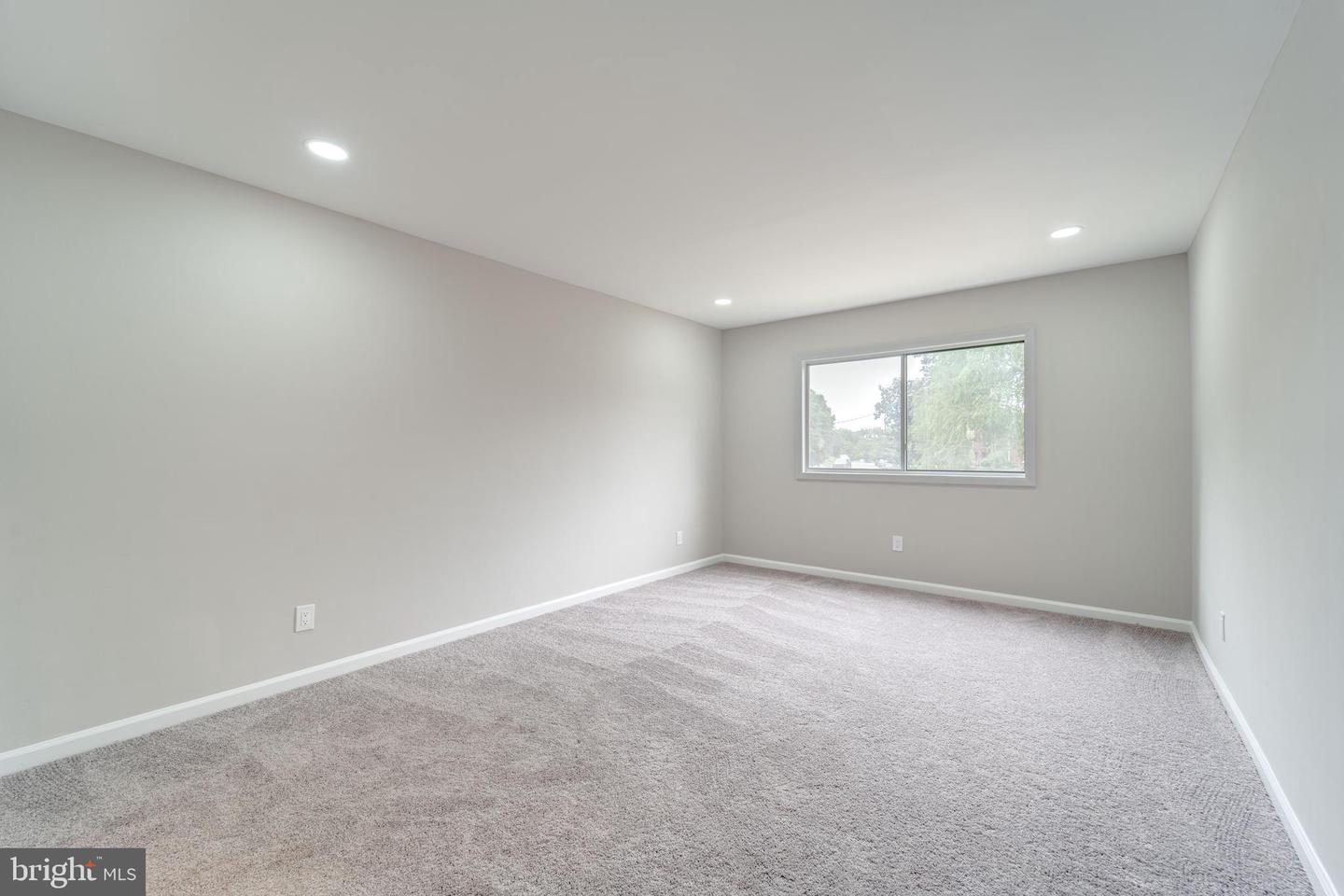 51 SKYHILL RD #202, ALEXANDRIA, Virginia 22314, 3 Bedrooms Bedrooms, ,2 BathroomsBathrooms,Residential,For sale,51 SKYHILL RD #202,VAAX2045374 MLS # VAAX2045374