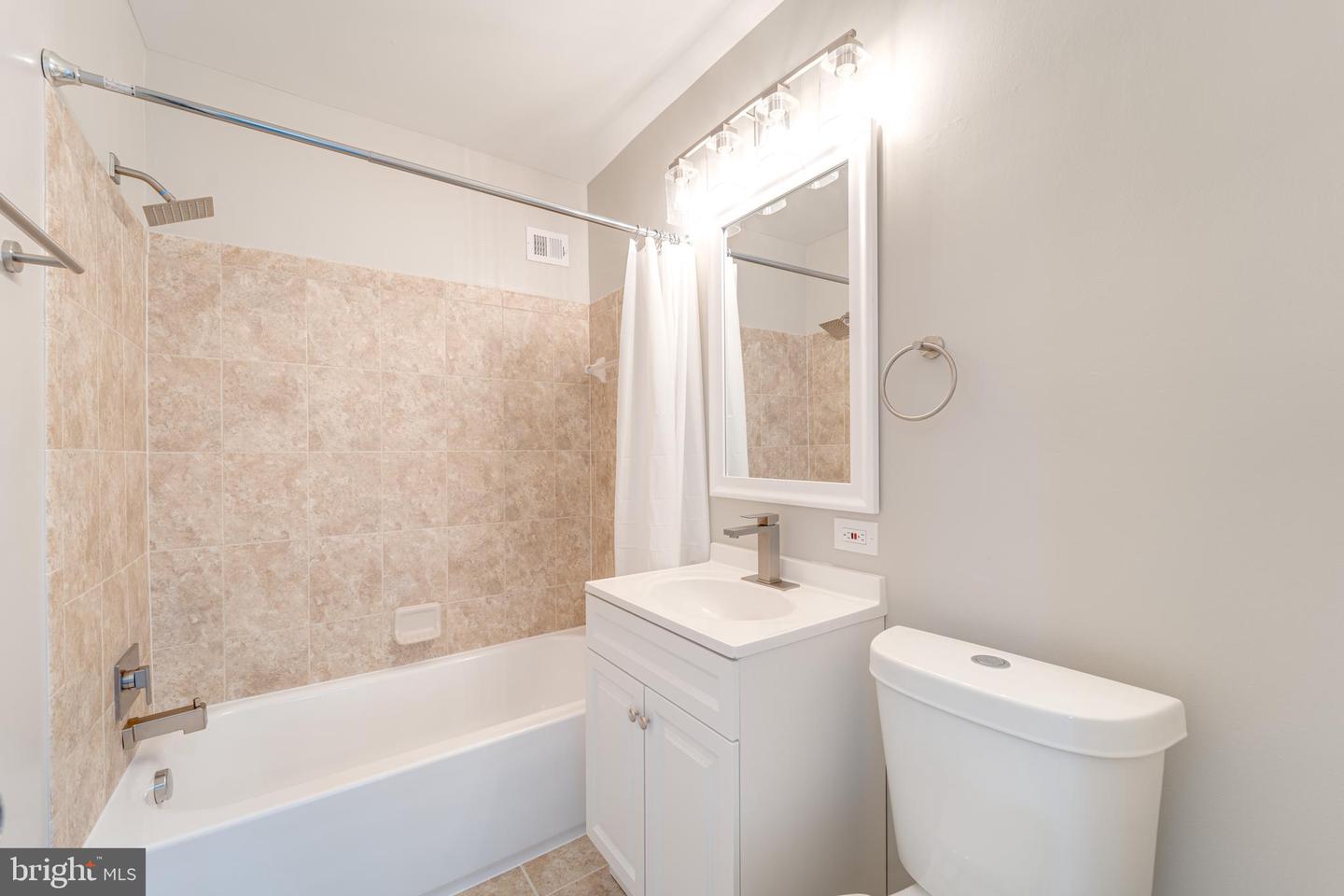 51 SKYHILL RD #202, ALEXANDRIA, Virginia 22314, 3 Bedrooms Bedrooms, ,2 BathroomsBathrooms,Residential,For sale,51 SKYHILL RD #202,VAAX2045374 MLS # VAAX2045374