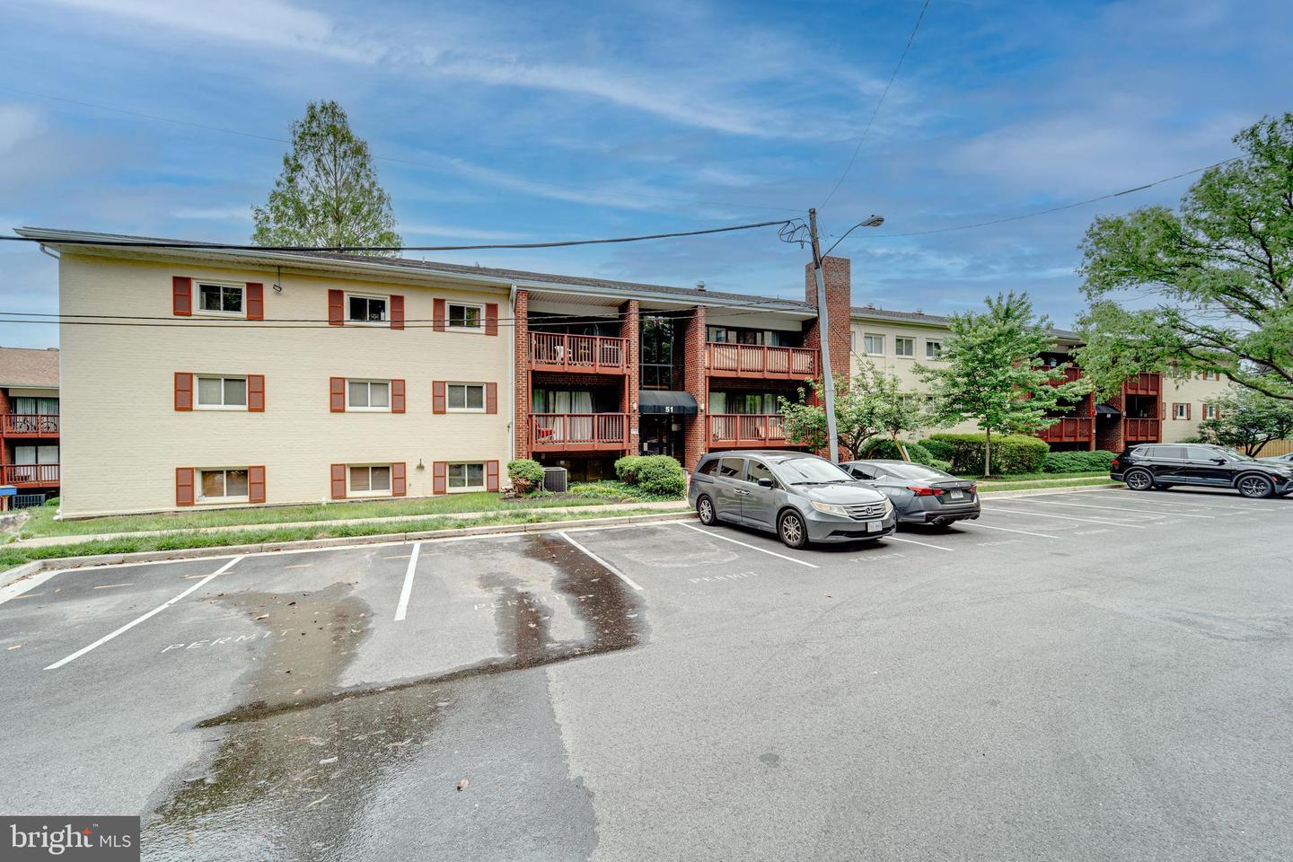 51 SKYHILL RD #202, ALEXANDRIA, Virginia 22314, 3 Bedrooms Bedrooms, ,2 BathroomsBathrooms,Residential,For sale,51 SKYHILL RD #202,VAAX2045374 MLS # VAAX2045374