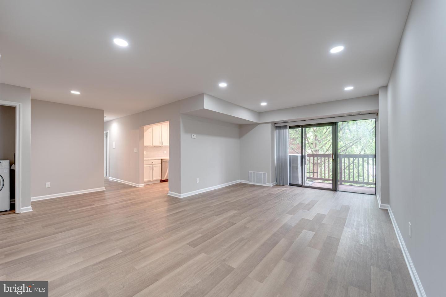51 SKYHILL RD #202, ALEXANDRIA, Virginia 22314, 3 Bedrooms Bedrooms, ,2 BathroomsBathrooms,Residential,For sale,51 SKYHILL RD #202,VAAX2045374 MLS # VAAX2045374