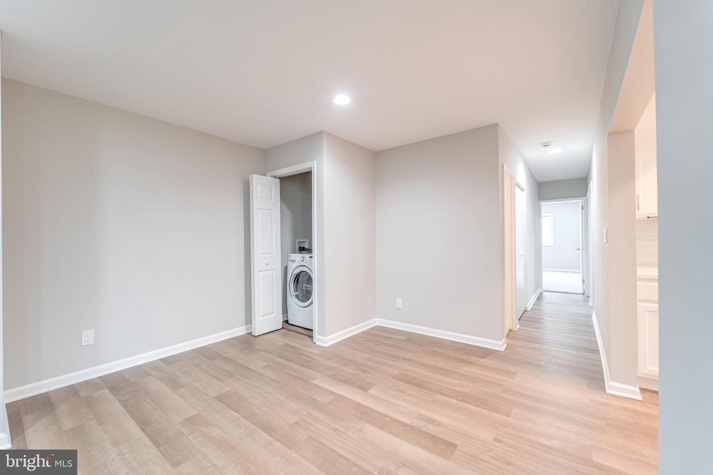 51 SKYHILL RD #202, ALEXANDRIA, Virginia 22314, 3 Bedrooms Bedrooms, ,2 BathroomsBathrooms,Residential,For sale,51 SKYHILL RD #202,VAAX2045374 MLS # VAAX2045374