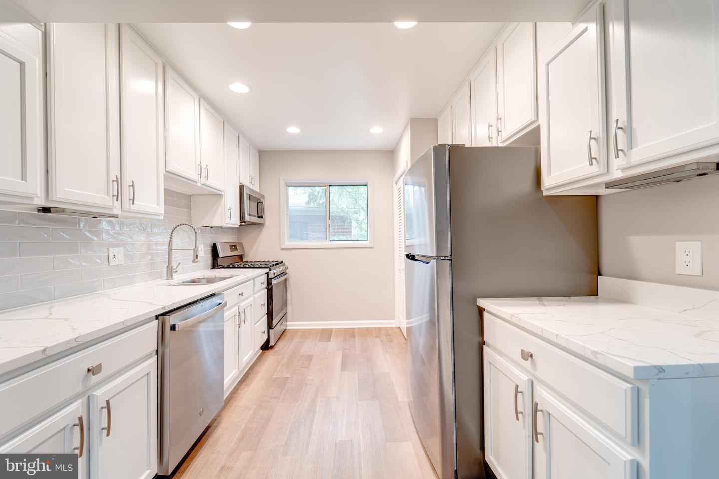 51 SKYHILL RD #202, ALEXANDRIA, Virginia 22314, 3 Bedrooms Bedrooms, ,2 BathroomsBathrooms,Residential,For sale,51 SKYHILL RD #202,VAAX2045374 MLS # VAAX2045374