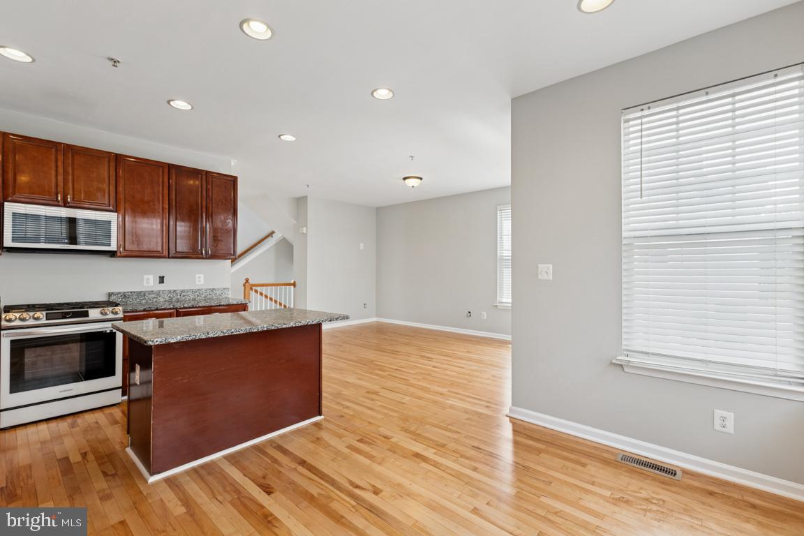 8868 SONG SPARROW DR, GAINESVILLE, Virginia 20155, 5 Bedrooms Bedrooms, ,3 BathroomsBathrooms,Residential,For sale,8868 SONG SPARROW DR,VAPW2094742 MLS # VAPW2094742
