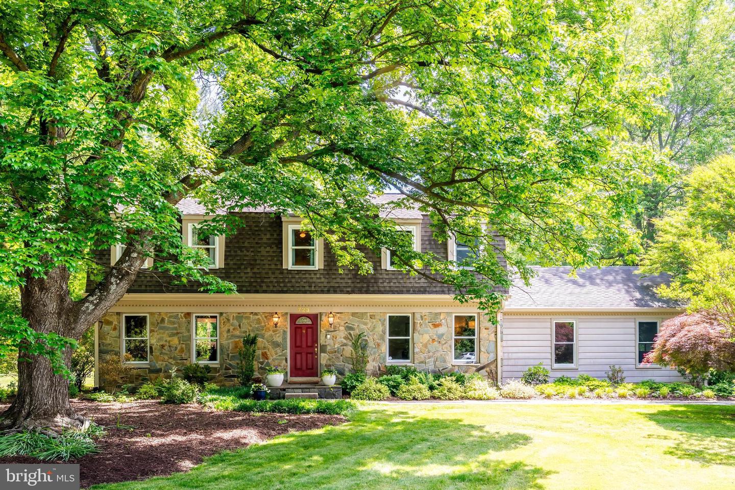 723 FOREST RIDGE DR, GREAT FALLS, Virginia 22066, 4 Bedrooms Bedrooms, ,2 BathroomsBathrooms,Residential,For sale,723 FOREST RIDGE DR,VAFX2241074 MLS # VAFX2241074