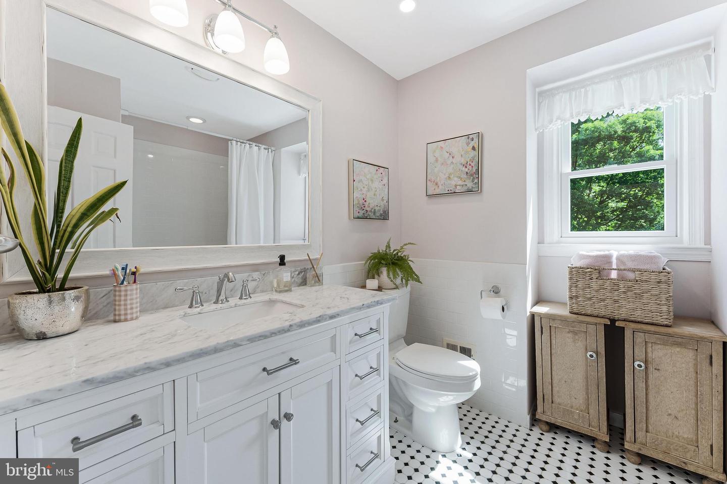 723 FOREST RIDGE DR, GREAT FALLS, Virginia 22066, 4 Bedrooms Bedrooms, ,2 BathroomsBathrooms,Residential,For sale,723 FOREST RIDGE DR,VAFX2241074 MLS # VAFX2241074
