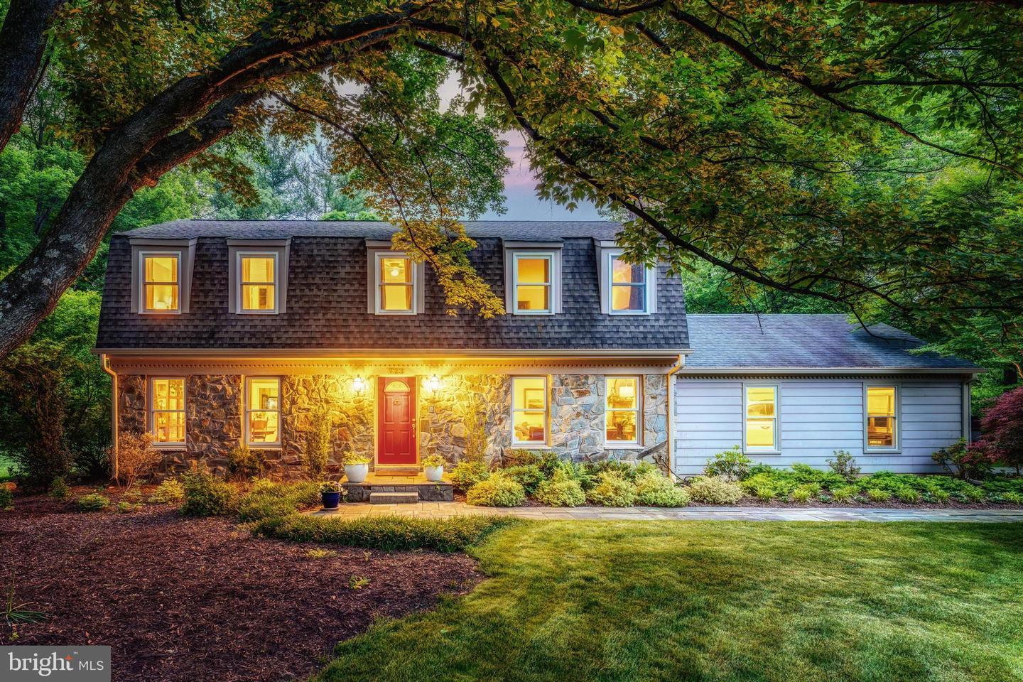 723 FOREST RIDGE DR, GREAT FALLS, Virginia 22066, 4 Bedrooms Bedrooms, ,2 BathroomsBathrooms,Residential,For sale,723 FOREST RIDGE DR,VAFX2241074 MLS # VAFX2241074