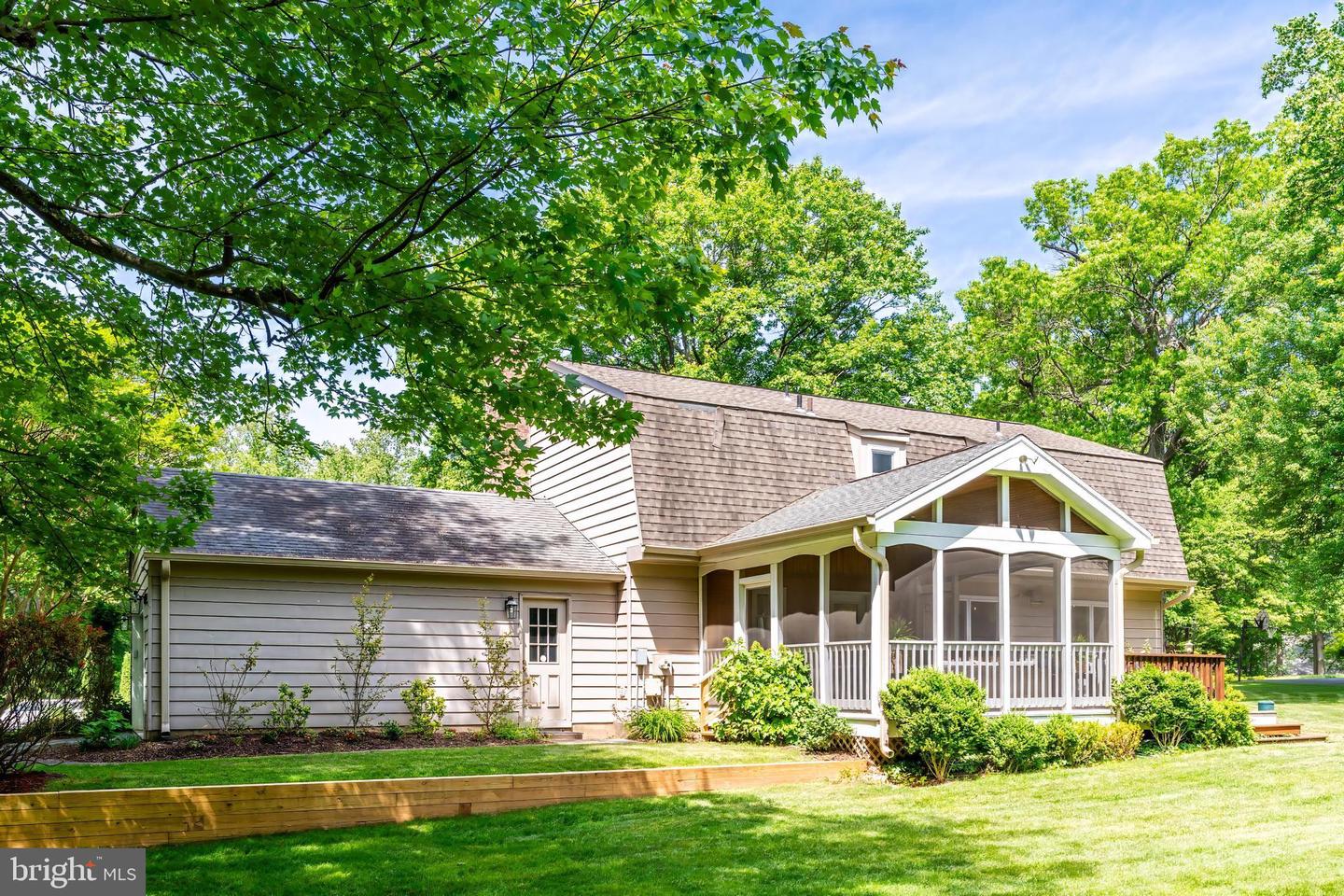 723 FOREST RIDGE DR, GREAT FALLS, Virginia 22066, 4 Bedrooms Bedrooms, ,2 BathroomsBathrooms,Residential,For sale,723 FOREST RIDGE DR,VAFX2241074 MLS # VAFX2241074