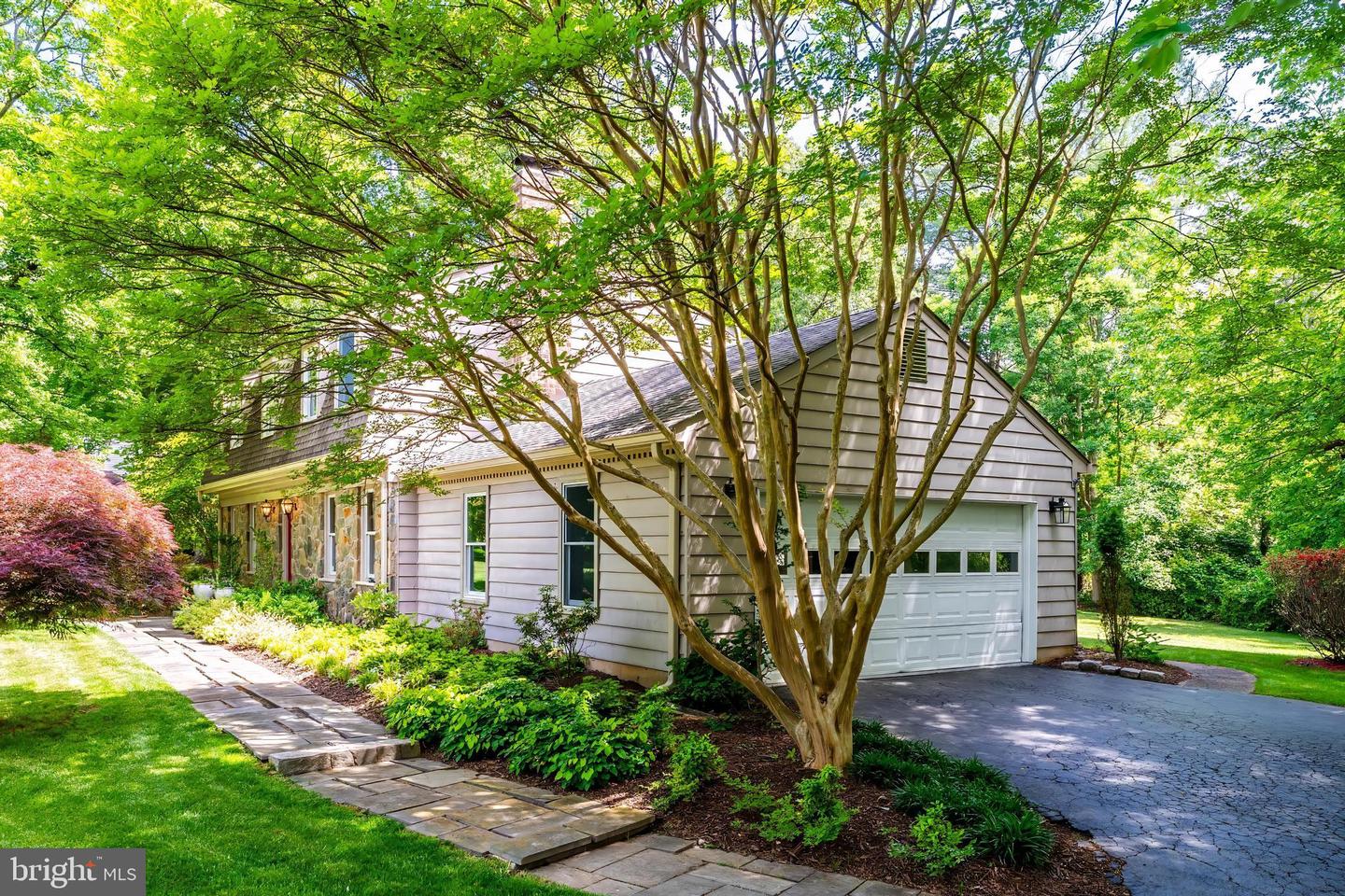 723 FOREST RIDGE DR, GREAT FALLS, Virginia 22066, 4 Bedrooms Bedrooms, ,2 BathroomsBathrooms,Residential,For sale,723 FOREST RIDGE DR,VAFX2241074 MLS # VAFX2241074