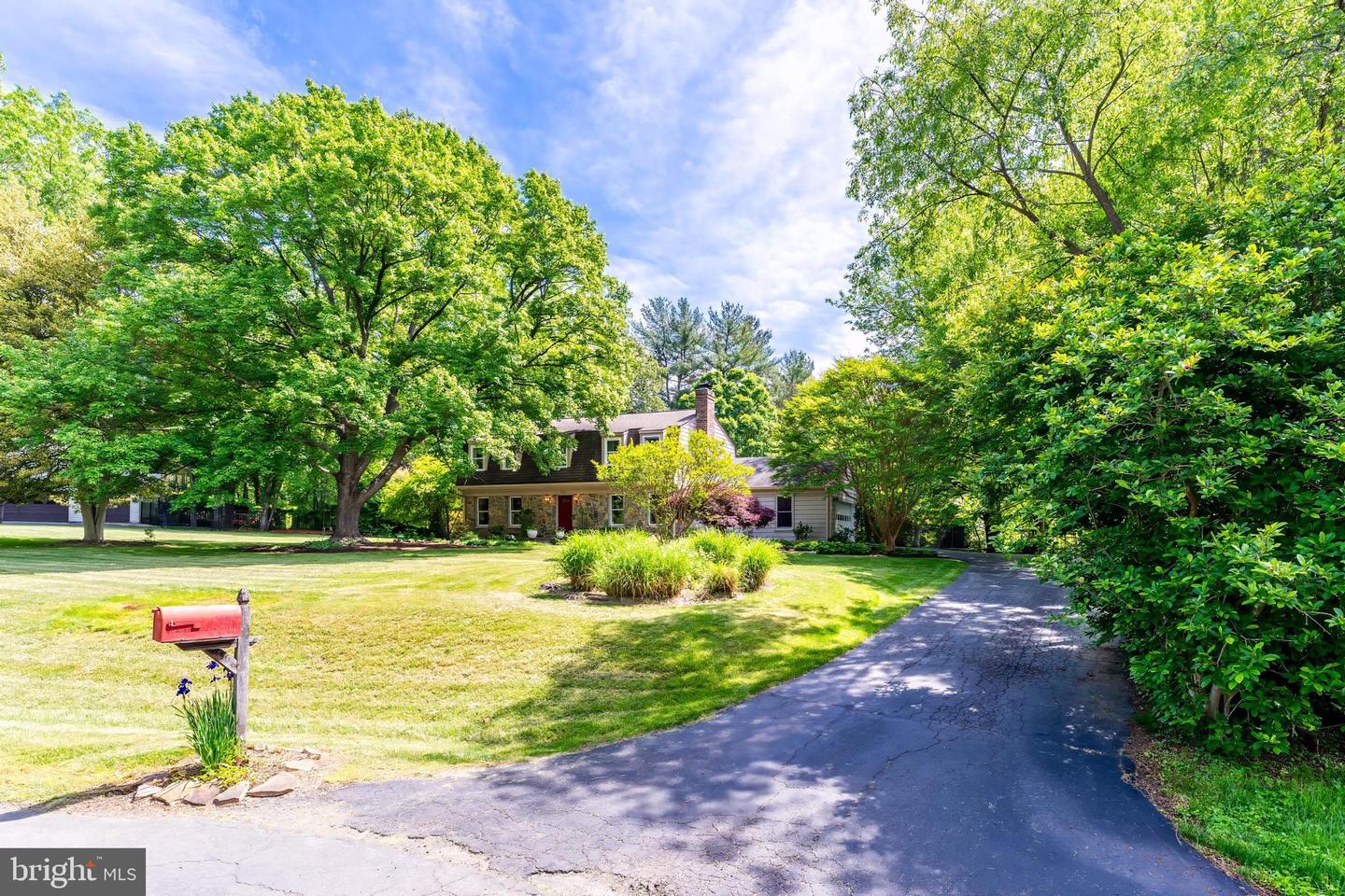 723 FOREST RIDGE DR, GREAT FALLS, Virginia 22066, 4 Bedrooms Bedrooms, ,2 BathroomsBathrooms,Residential,For sale,723 FOREST RIDGE DR,VAFX2241074 MLS # VAFX2241074