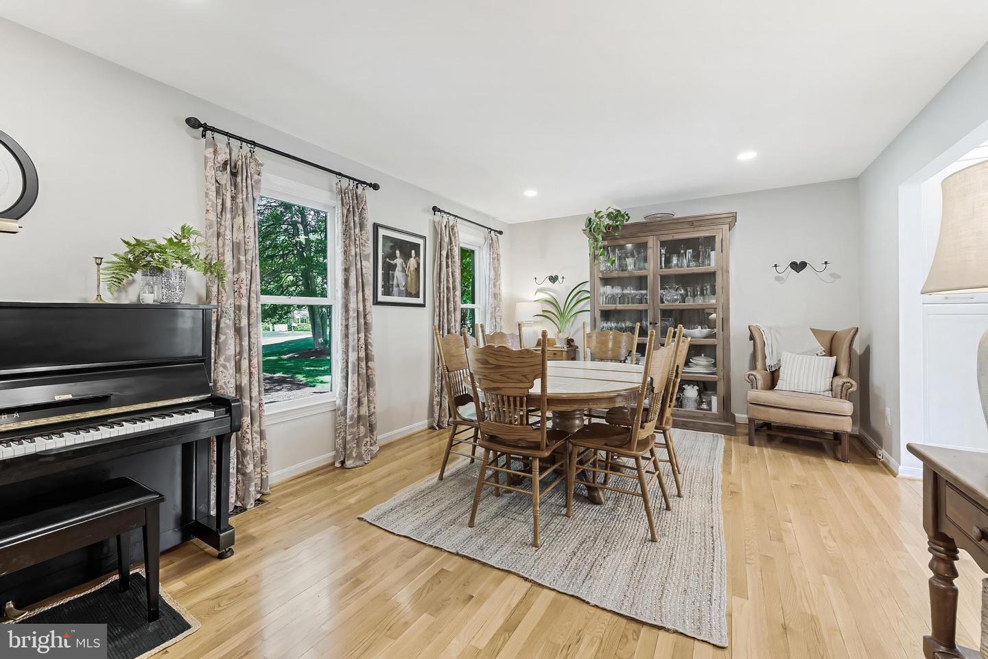 723 FOREST RIDGE DR, GREAT FALLS, Virginia 22066, 4 Bedrooms Bedrooms, ,2 BathroomsBathrooms,Residential,For sale,723 FOREST RIDGE DR,VAFX2241074 MLS # VAFX2241074