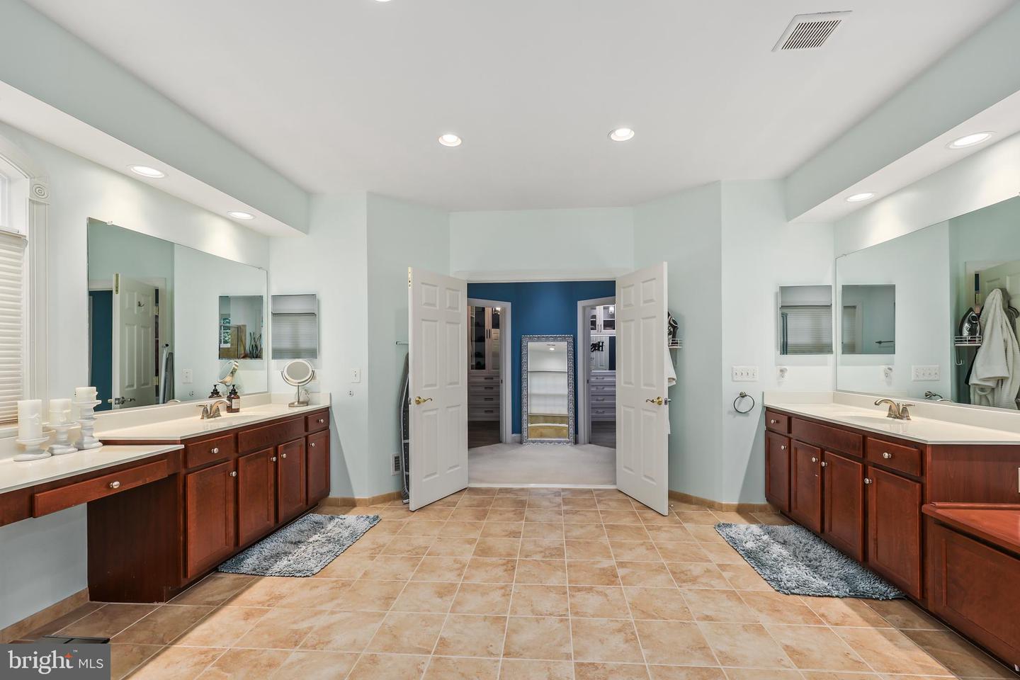 519 CARDINAL LN, WARRENTON, Virginia 20186, 5 Bedrooms Bedrooms, ,4 BathroomsBathrooms,Residential,For sale,519 CARDINAL LN,VAFQ2016646 MLS # VAFQ2016646