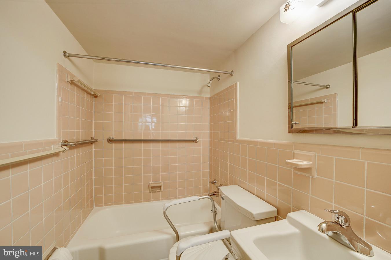 4600 CONNECTICUT AVE NW #306, WASHINGTON, District Of Columbia 20008, 2 Bedrooms Bedrooms, ,2 BathroomsBathrooms,Residential,For sale,4600 CONNECTICUT AVE NW #306,DCDC2200844 MLS # DCDC2200844