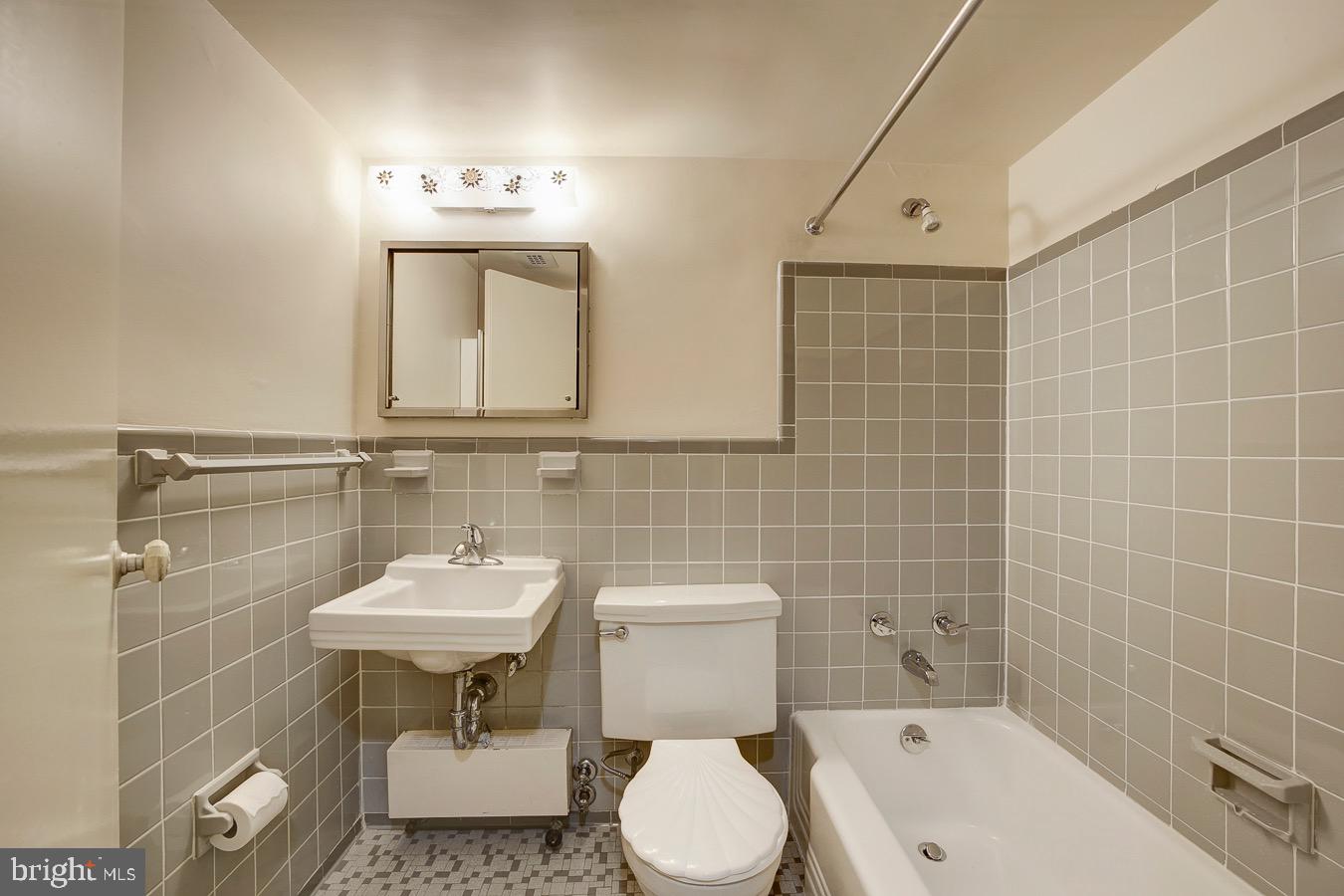 4600 CONNECTICUT AVE NW #306, WASHINGTON, District Of Columbia 20008, 2 Bedrooms Bedrooms, ,2 BathroomsBathrooms,Residential,For sale,4600 CONNECTICUT AVE NW #306,DCDC2200844 MLS # DCDC2200844
