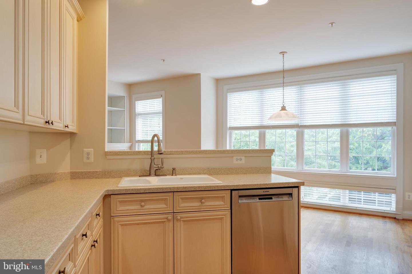 12121 KINSLEY PL, RESTON, Virginia 20190, 3 Bedrooms Bedrooms, 9 Rooms Rooms,3 BathroomsBathrooms,Residential,For sale,12121 KINSLEY PL,VAFX2241096 MLS # VAFX2241096