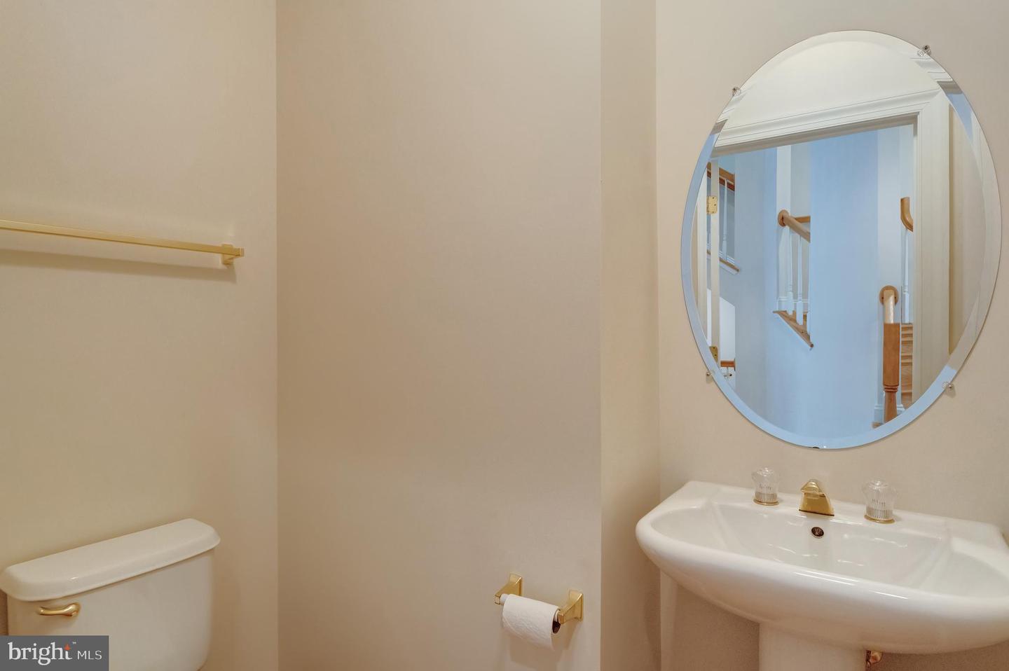 12121 KINSLEY PL, RESTON, Virginia 20190, 3 Bedrooms Bedrooms, 9 Rooms Rooms,3 BathroomsBathrooms,Residential,For sale,12121 KINSLEY PL,VAFX2241096 MLS # VAFX2241096