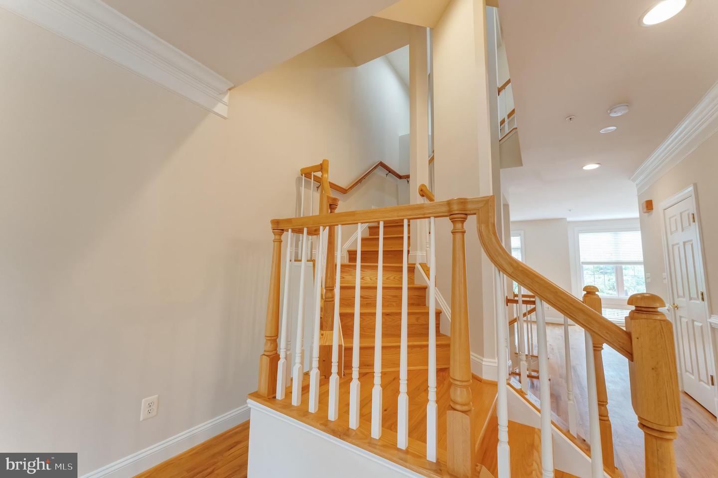 12121 KINSLEY PL, RESTON, Virginia 20190, 3 Bedrooms Bedrooms, 9 Rooms Rooms,3 BathroomsBathrooms,Residential,For sale,12121 KINSLEY PL,VAFX2241096 MLS # VAFX2241096