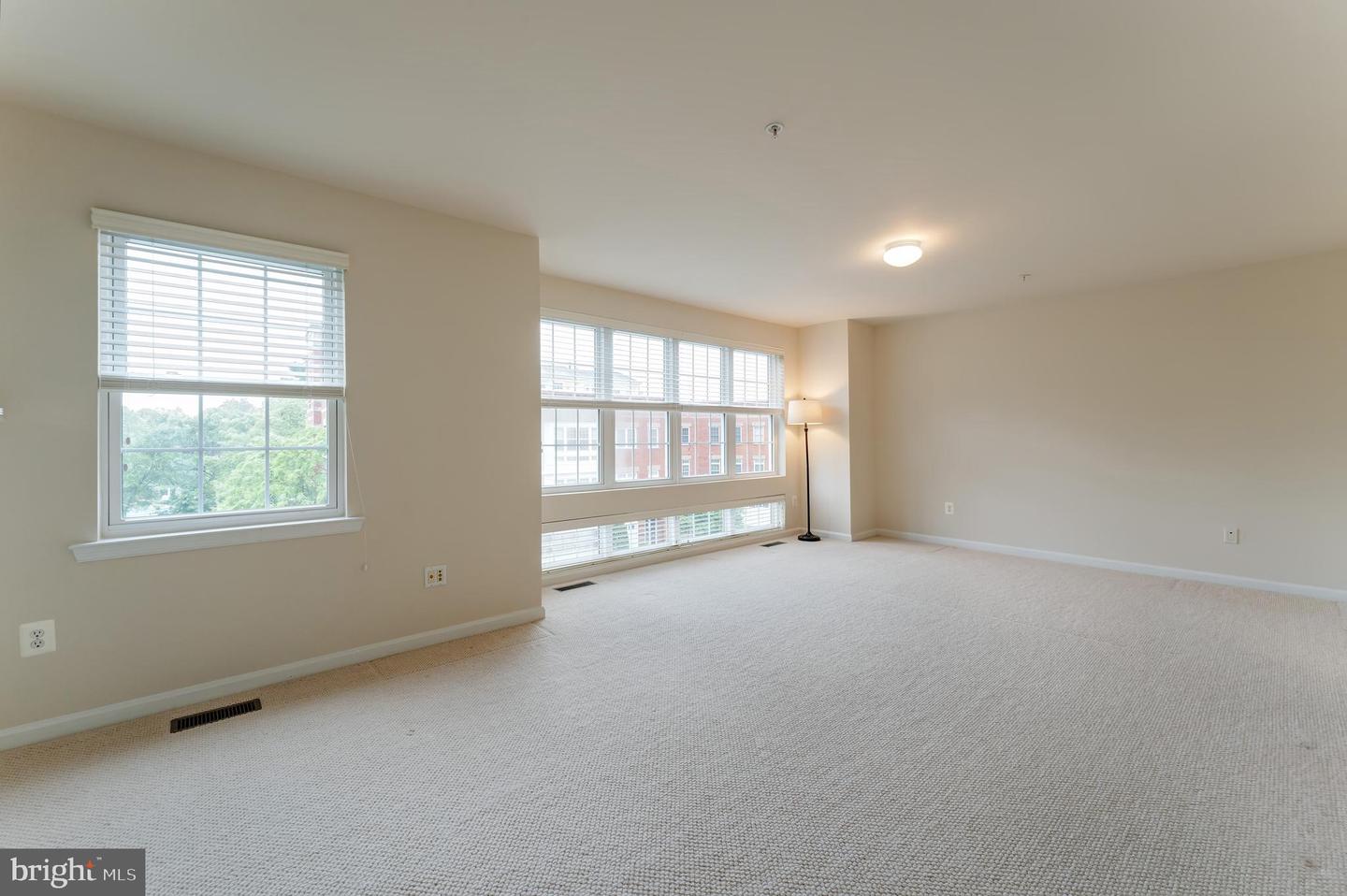 12121 KINSLEY PL, RESTON, Virginia 20190, 3 Bedrooms Bedrooms, 9 Rooms Rooms,3 BathroomsBathrooms,Residential,For sale,12121 KINSLEY PL,VAFX2241096 MLS # VAFX2241096