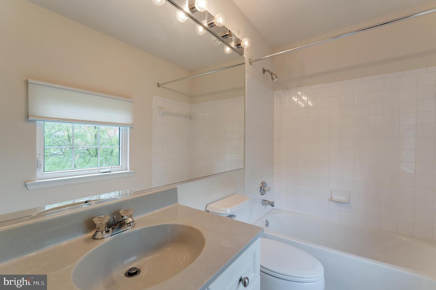 12121 KINSLEY PL, RESTON, Virginia 20190, 3 Bedrooms Bedrooms, 9 Rooms Rooms,3 BathroomsBathrooms,Residential,For sale,12121 KINSLEY PL,VAFX2241096 MLS # VAFX2241096