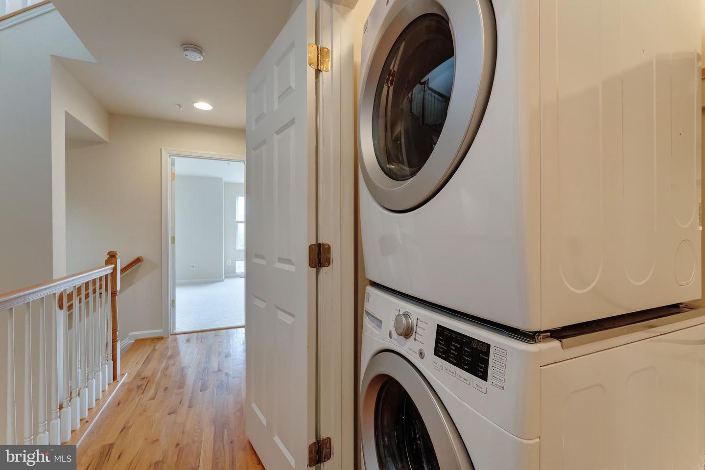 12121 KINSLEY PL, RESTON, Virginia 20190, 3 Bedrooms Bedrooms, 9 Rooms Rooms,3 BathroomsBathrooms,Residential,For sale,12121 KINSLEY PL,VAFX2241096 MLS # VAFX2241096