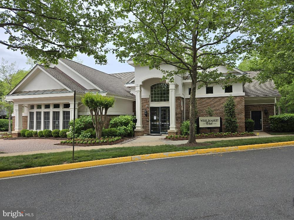 12121 KINSLEY PL, RESTON, Virginia 20190, 3 Bedrooms Bedrooms, 9 Rooms Rooms,3 BathroomsBathrooms,Residential,For sale,12121 KINSLEY PL,VAFX2241096 MLS # VAFX2241096
