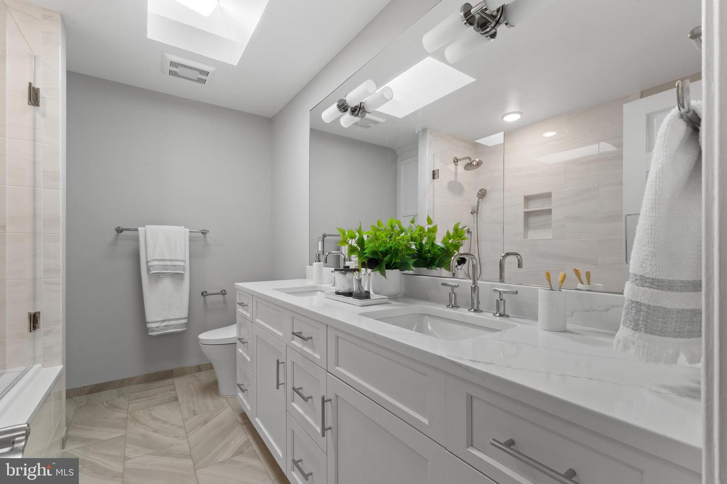 1401 PRINCESS ST, ALEXANDRIA, Virginia 22314, 3 Bedrooms Bedrooms, ,2 BathroomsBathrooms,Residential,For sale,1401 PRINCESS ST,VAAX2045392 MLS # VAAX2045392