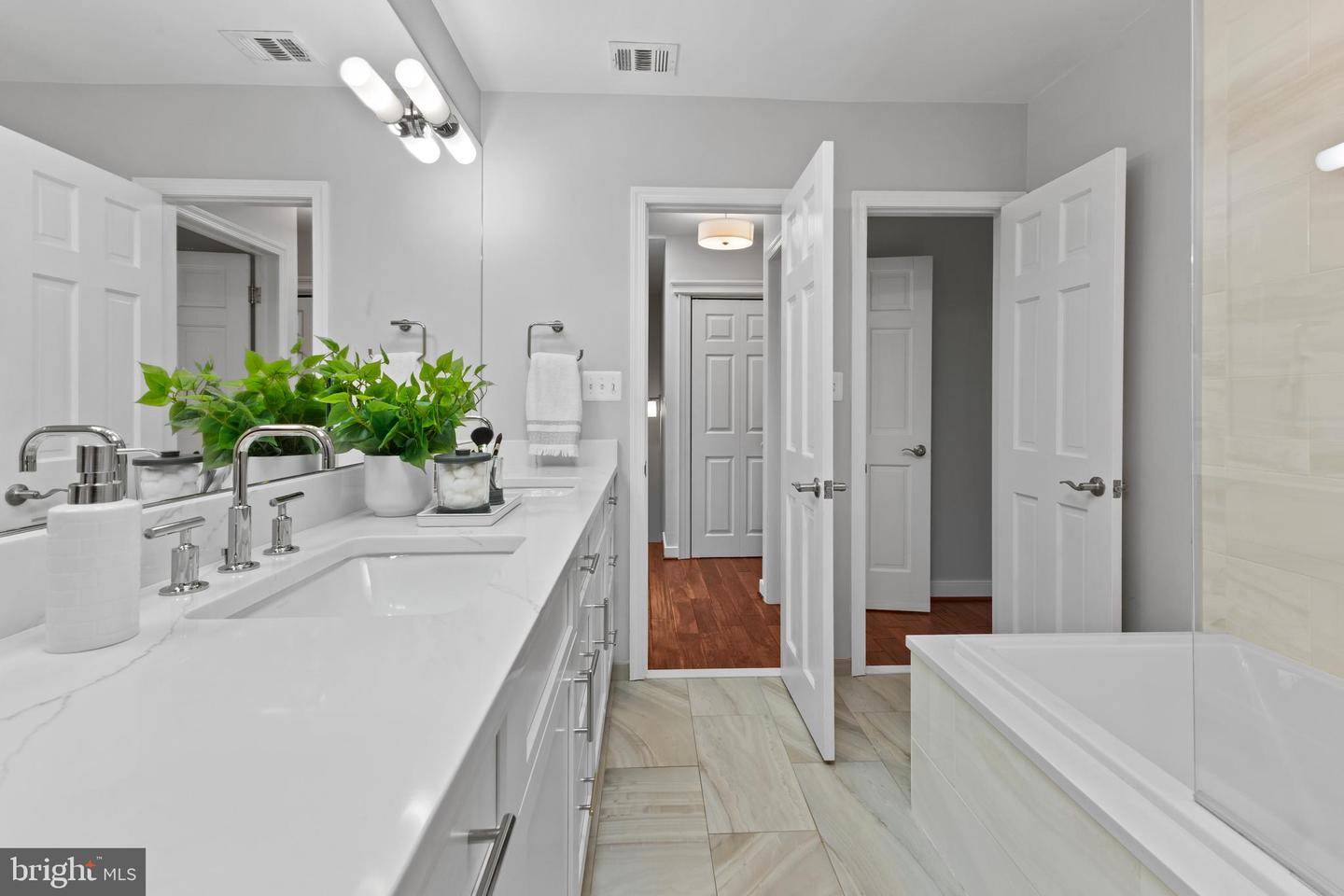 1401 PRINCESS ST, ALEXANDRIA, Virginia 22314, 3 Bedrooms Bedrooms, ,2 BathroomsBathrooms,Residential,For sale,1401 PRINCESS ST,VAAX2045392 MLS # VAAX2045392