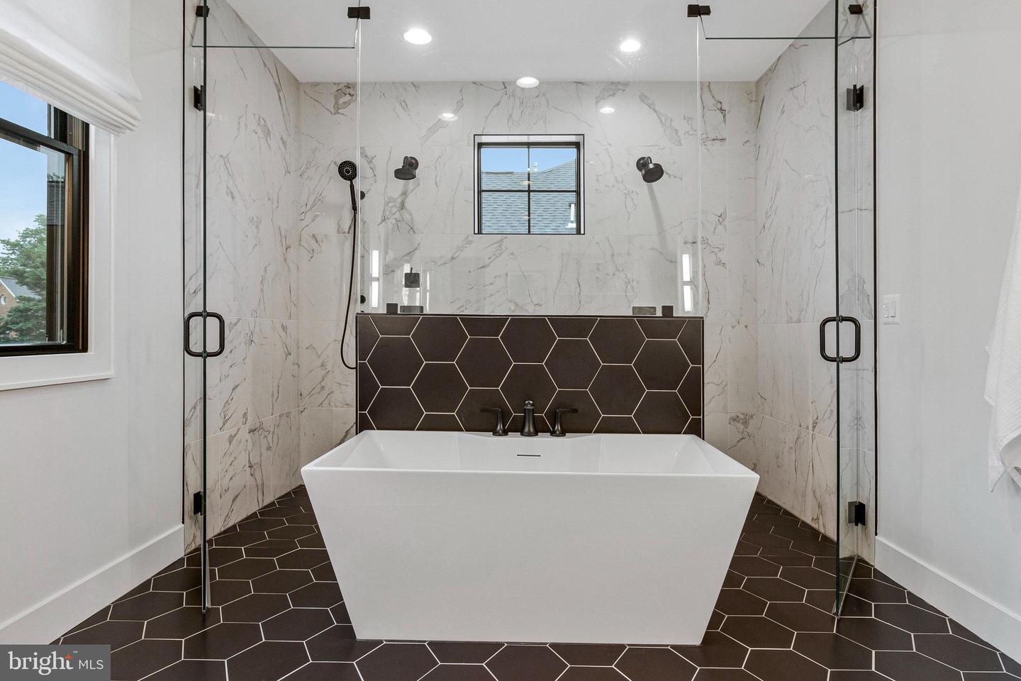 6325 36TH ST N, ARLINGTON, Virginia 22213, 6 Bedrooms Bedrooms, ,6 BathroomsBathrooms,Residential,For sale,6325 36TH ST N,VAAR2057528 MLS # VAAR2057528