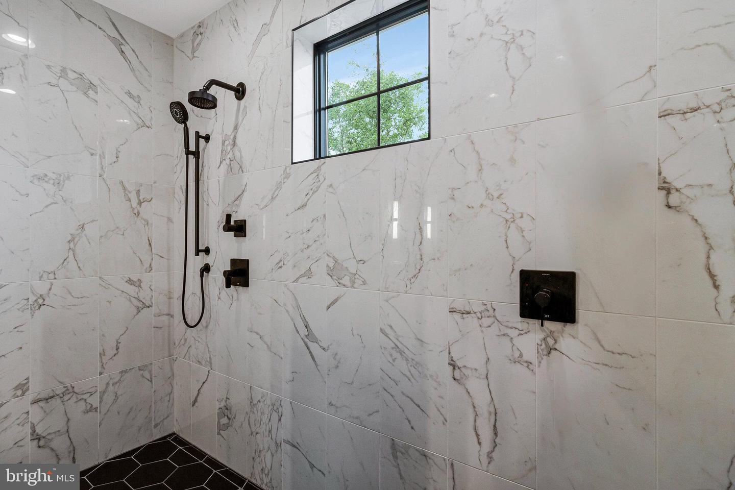 6325 36TH ST N, ARLINGTON, Virginia 22213, 6 Bedrooms Bedrooms, ,6 BathroomsBathrooms,Residential,For sale,6325 36TH ST N,VAAR2057528 MLS # VAAR2057528