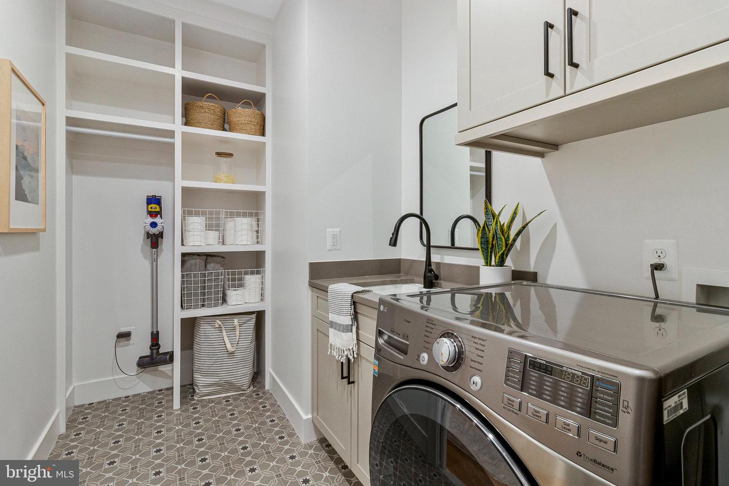 6325 36TH ST N, ARLINGTON, Virginia 22213, 6 Bedrooms Bedrooms, ,6 BathroomsBathrooms,Residential,For sale,6325 36TH ST N,VAAR2057528 MLS # VAAR2057528