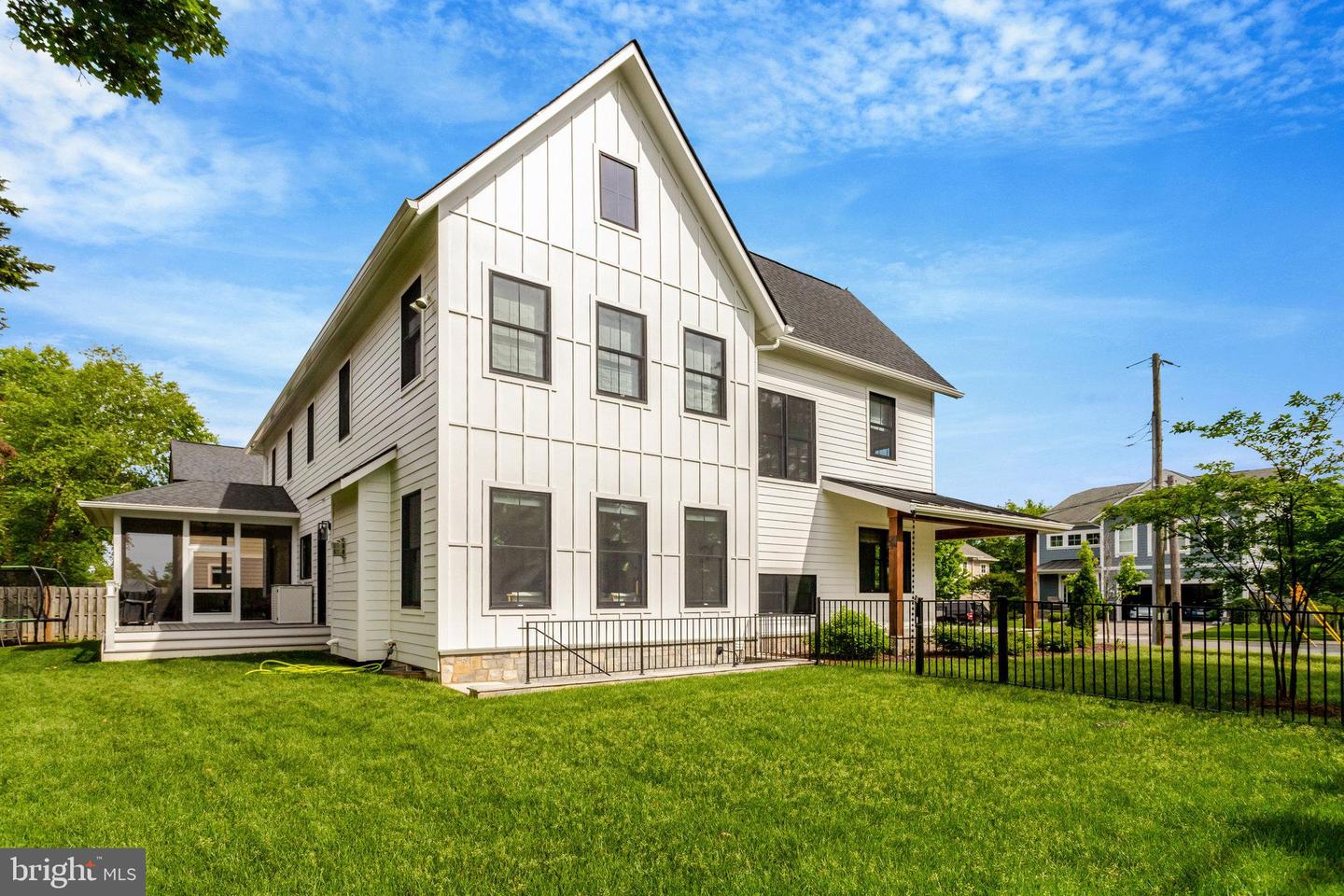 6325 36TH ST N, ARLINGTON, Virginia 22213, 6 Bedrooms Bedrooms, ,6 BathroomsBathrooms,Residential,For sale,6325 36TH ST N,VAAR2057528 MLS # VAAR2057528