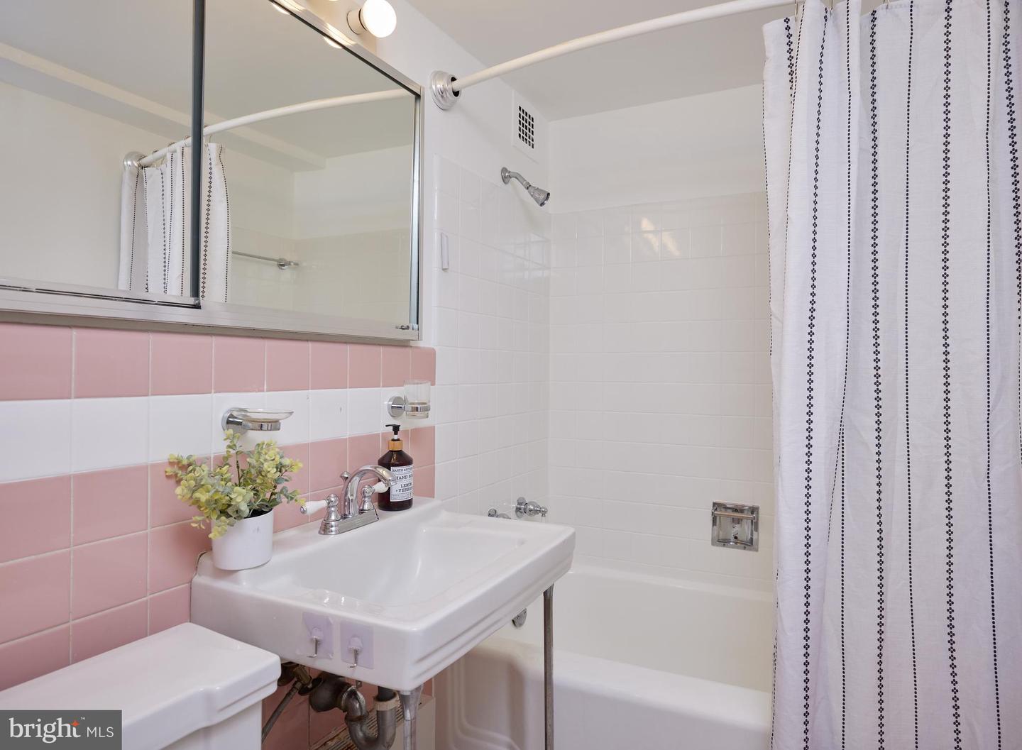 5410 CONNECTICUT AVE NW #307, WASHINGTON, District Of Columbia 20015, 1 Bedroom Bedrooms, ,1 BathroomBathrooms,Residential,For sale,5410 CONNECTICUT AVE NW #307,DCDC2200826 MLS # DCDC2200826