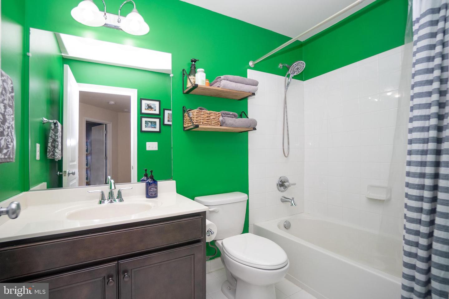 15925 DARLING PL, HAYMARKET, Virginia 20169, 4 Bedrooms Bedrooms, ,2 BathroomsBathrooms,Residential,For sale,15925 DARLING PL,VAPW2094798 MLS # VAPW2094798