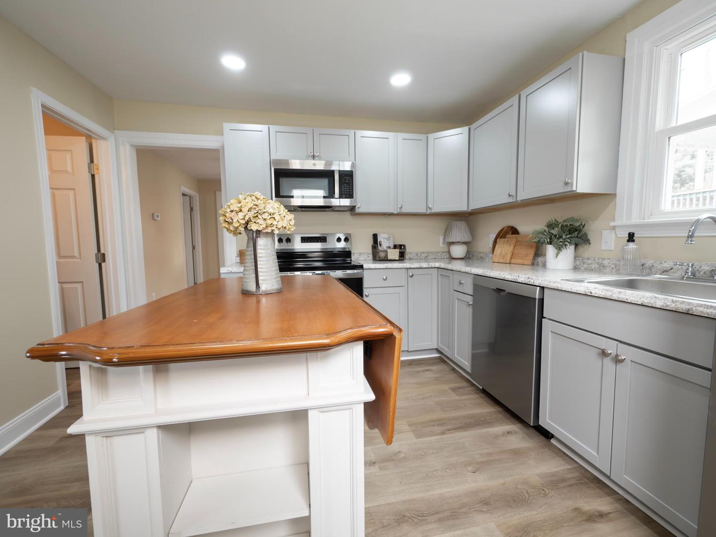 537 HILLMAN DR, WINCHESTER, Virginia 22601, 1 Bedroom Bedrooms, ,1 BathroomBathrooms,Residential,For sale,537 HILLMAN DR,VAWI2007706 MLS # VAWI2007706