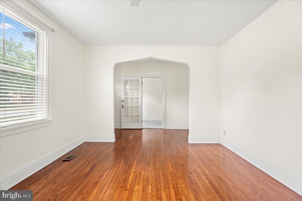 920 E BELT BLVD, RICHMOND, Virginia 23224, 3 Bedrooms Bedrooms, 7 Rooms Rooms,2 BathroomsBathrooms,Residential,For sale,920 E BELT BLVD,VARC2000672 MLS # VARC2000672