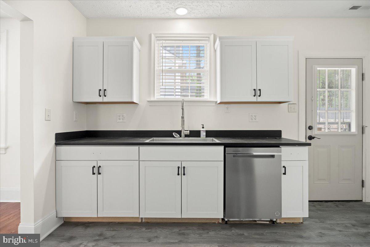 920 E BELT BLVD, RICHMOND, Virginia 23224, 3 Bedrooms Bedrooms, 7 Rooms Rooms,2 BathroomsBathrooms,Residential,For sale,920 E BELT BLVD,VARC2000672 MLS # VARC2000672